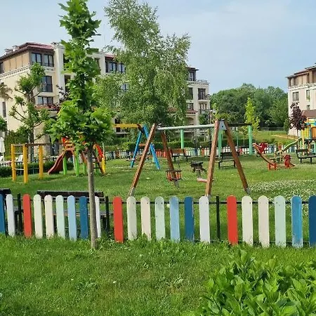 Green Life Beach Resort- апартамент фемили 2 Apartment