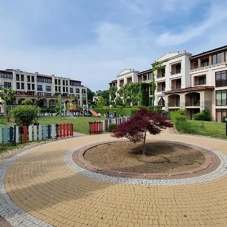Green Life Beach Resort- апартамент фемили 2 Apartment